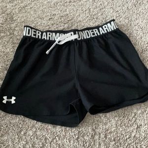 Girls Under Armour shorts Sz M